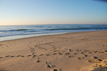 Strand mit Sonne und Meer